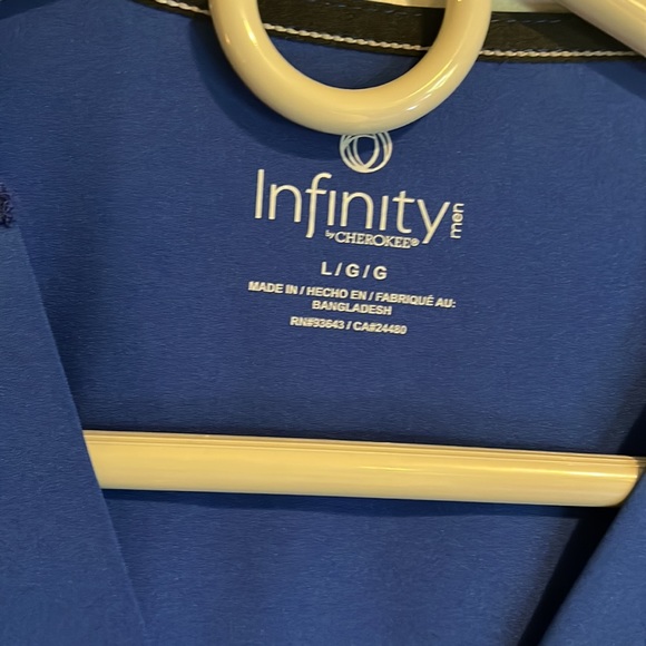 Cherokee Infinity Scrub Top - Picture 4 of 5